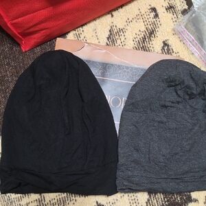 Stylish Black and Gray Beanie Set